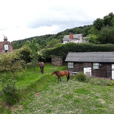 Crockers Farm Villa Dorking Exterior photo